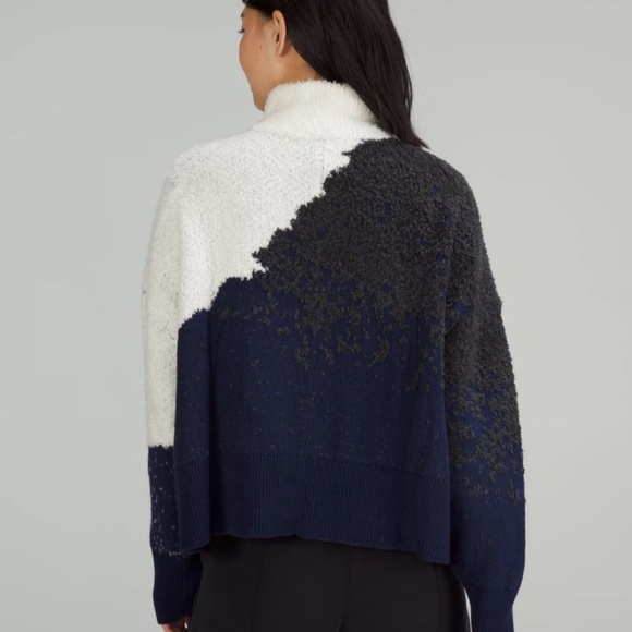 Ombre Knit Textured Turtleneck (Bone/Mineral Blue/Graphite Grey) - Picture 3 of 6